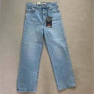 Levi’s rib cage straight ankle jeans. Never worn. Size 28 length 27